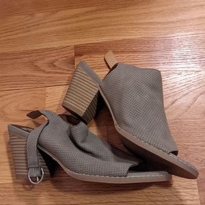 NWOT dv8 peep toe booties / sandals taupe grey brown